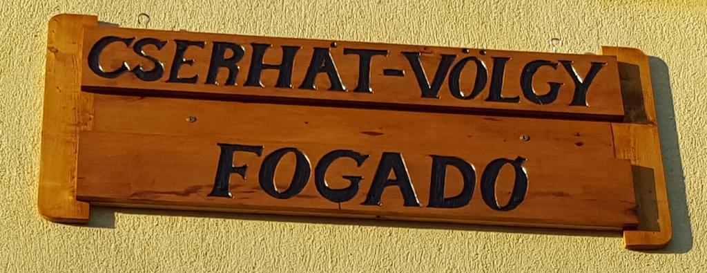 Cserhatvoelgy Panzio Alsotold Buitenkant foto
